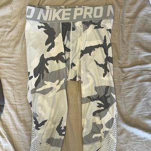 Nike Pro 3/4 Artic Camo Mens Leggings Size M fits Women’s M-L